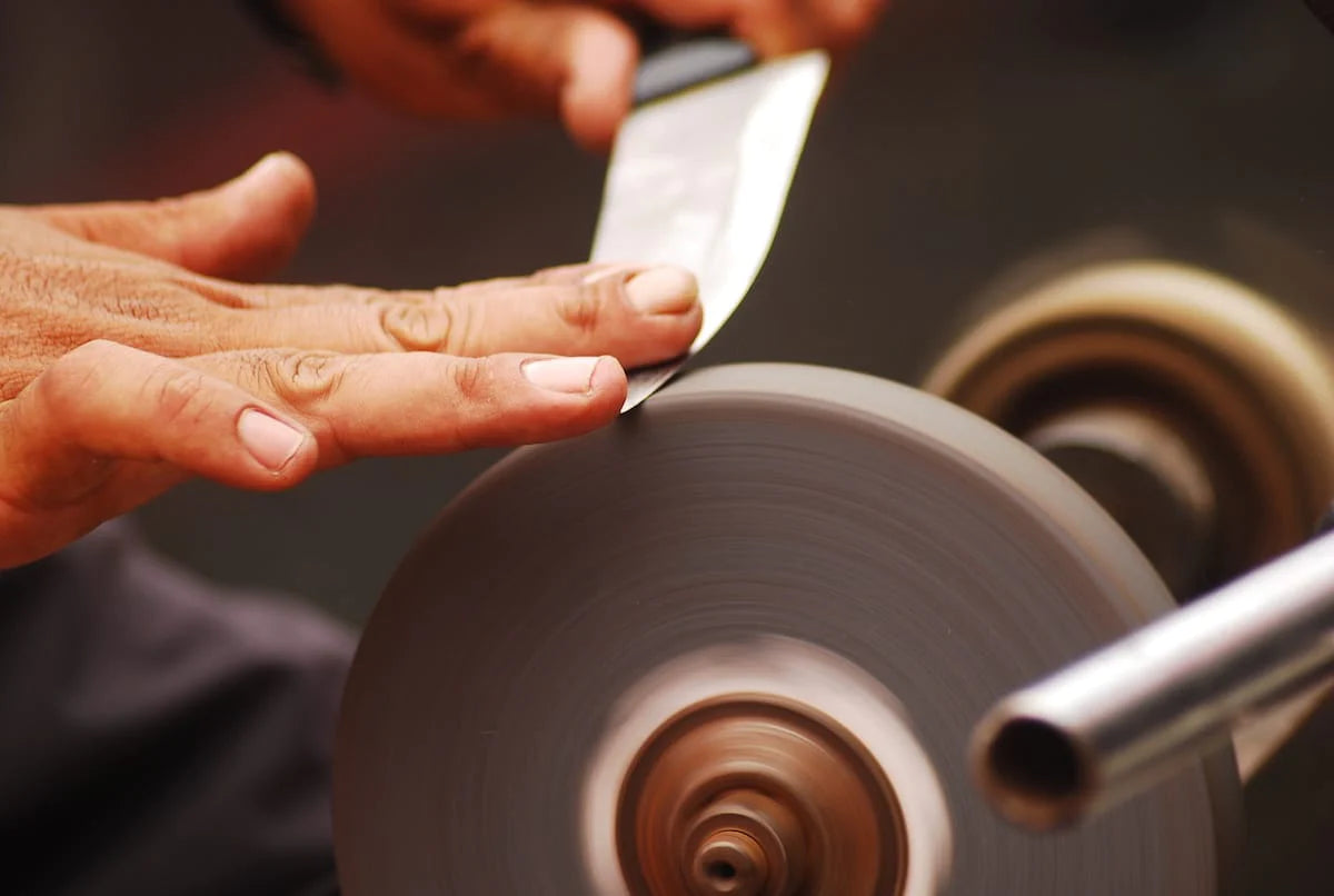 Sharpening knives